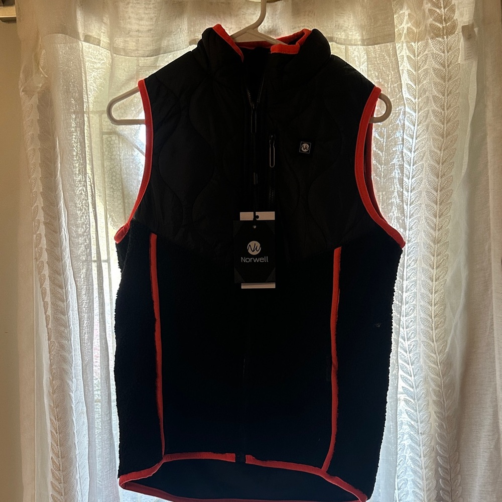 Norwell Black and Red Quilted Vest heated Sz s
